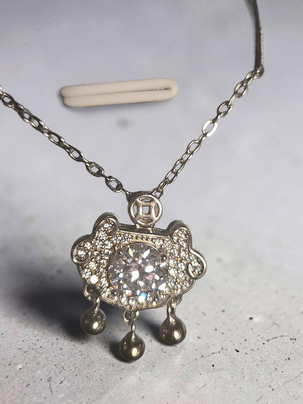 1 CARAT MOISSANITE PENDANTS WITH CERTIFICATE OF AUTHENTICITY
