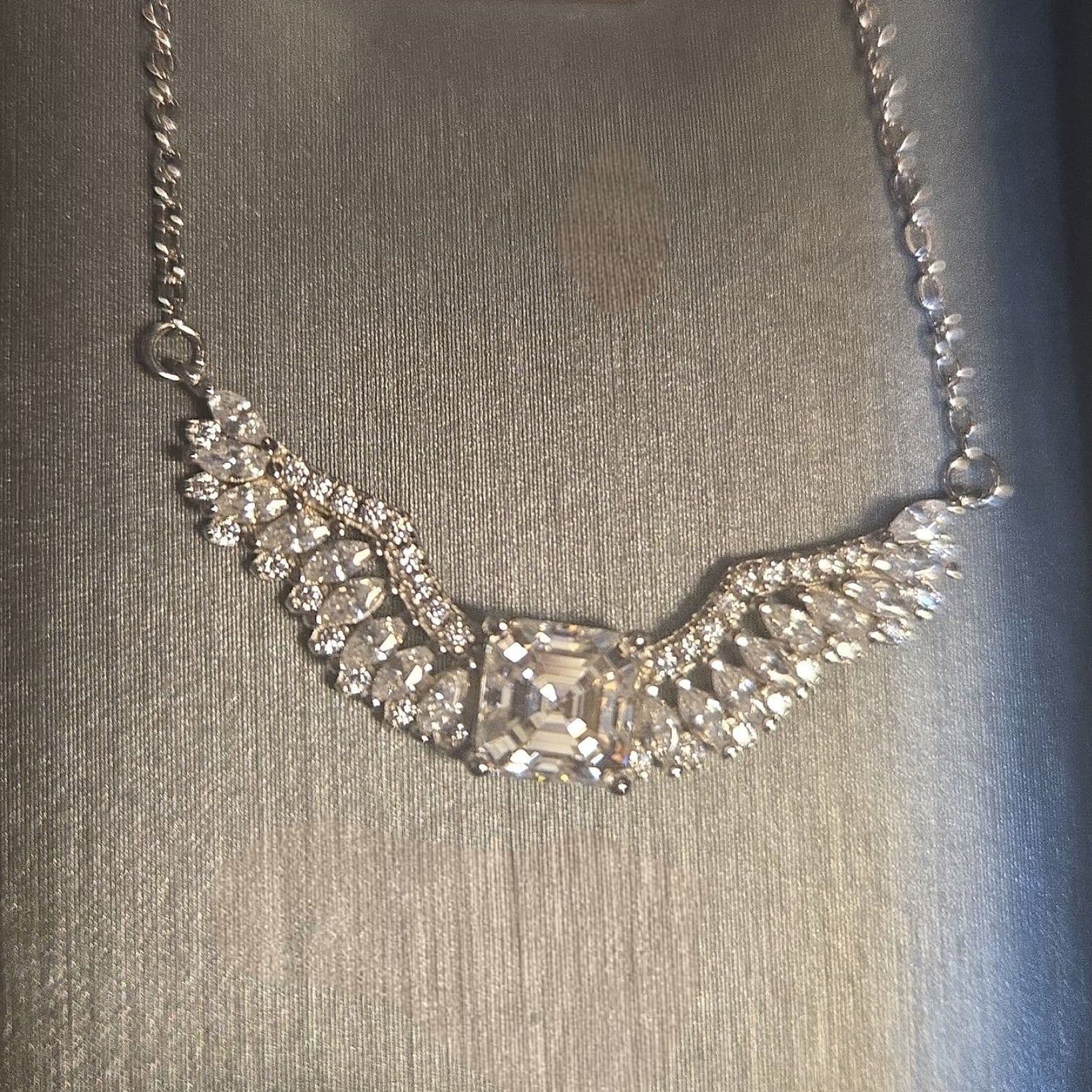 1 CARAT MOISSANITE PENDANTS WITH CERTIFICATE OF AUTHENTICITY