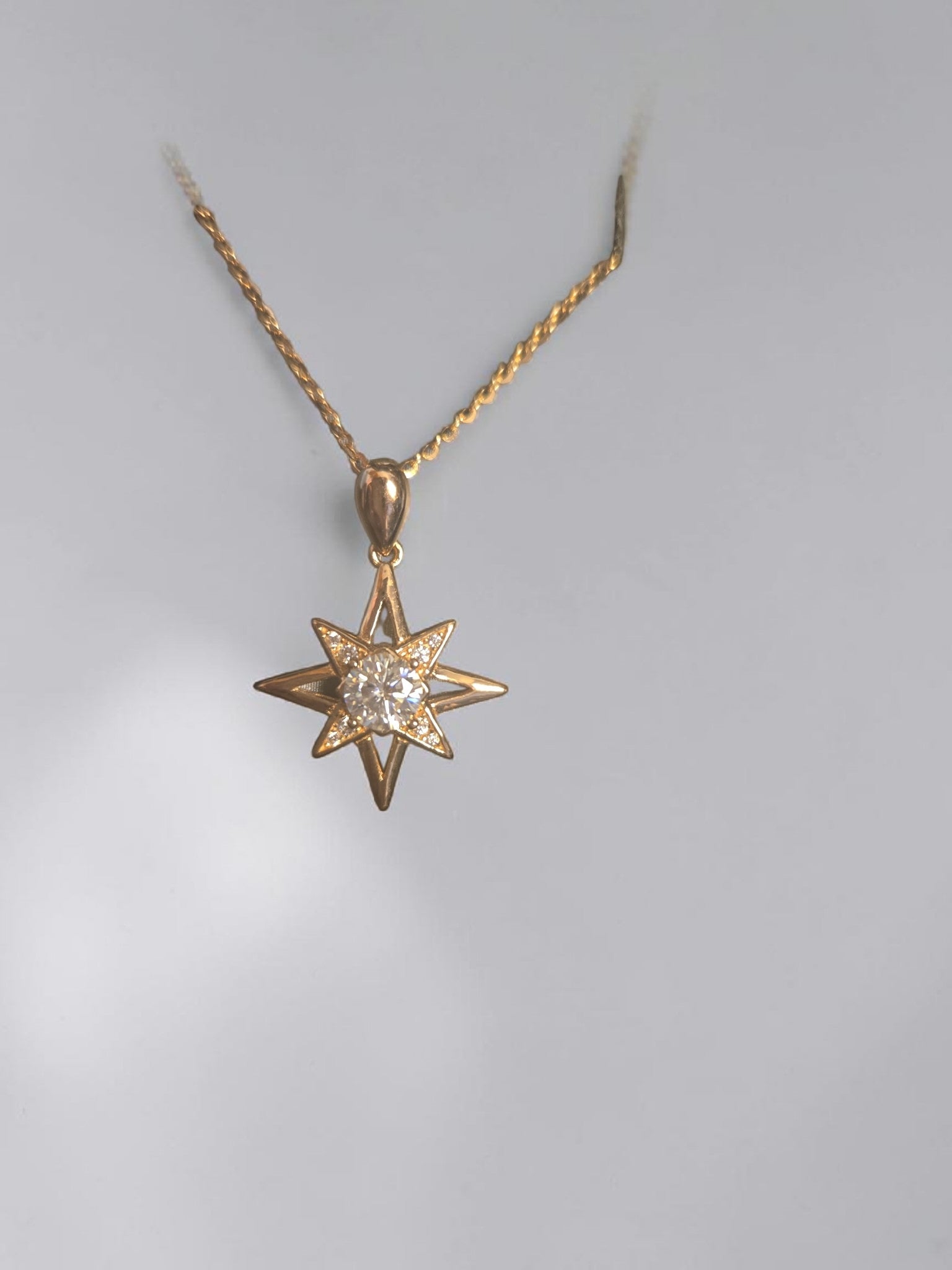 1 CARAT MOISSANITE PENDANTS WITH CERTIFICATE OF AUTHENTICITY