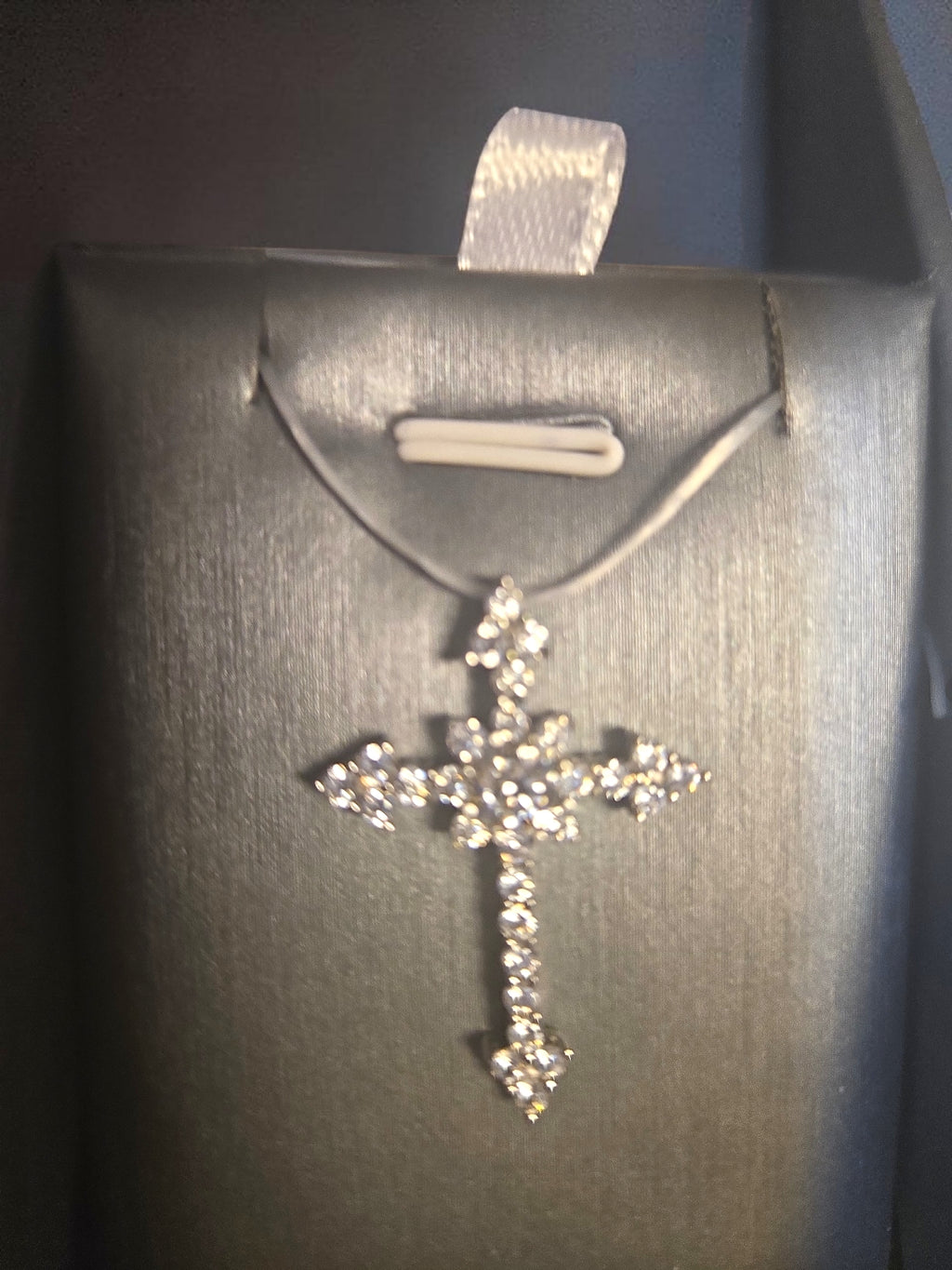 1 CARAT MOISSANITE PENDANTS WITH CERTIFICATE OF AUTHENTICITY