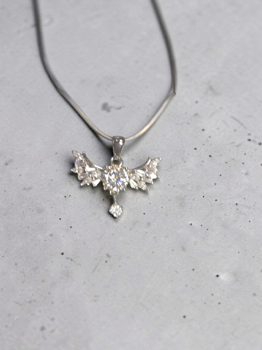 1 CARAT MOISSANITE PENDANTS WITH CERTIFICATE OF AUTHENTICITY