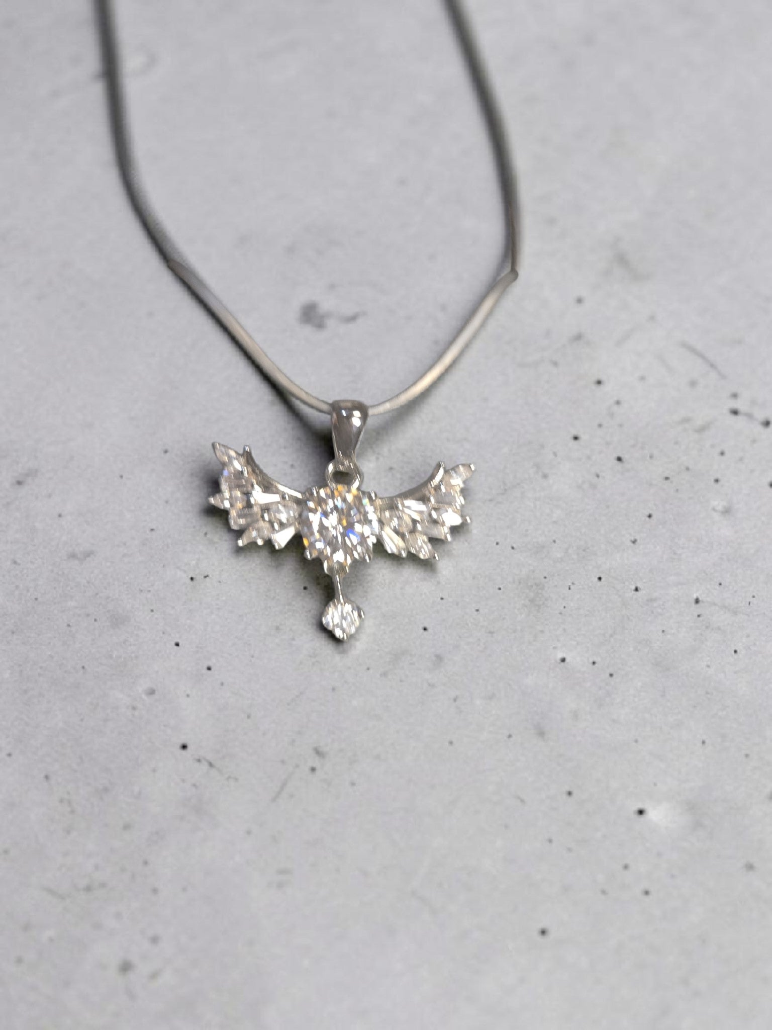 1 CARAT MOISSANITE PENDANTS WITH CERTIFICATE OF AUTHENTICITY